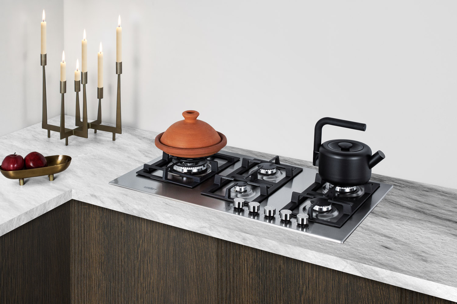 5-burner LP gas cooktop made in Italy with sealed burners, multiple heating outputs, a 304 grade stainless steel surface, and continuous cast iron grates